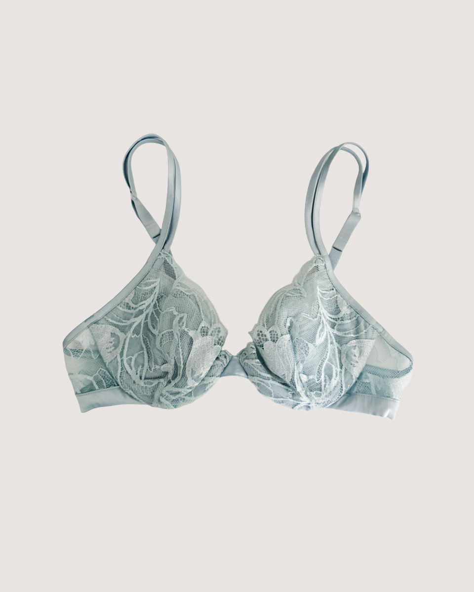 La Perla Baby Blue Lace Bra (Large) — sororité.